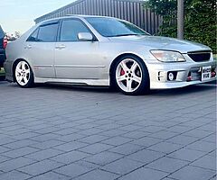 2003 Lexus IS 200 - Image 3/5