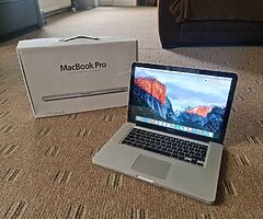 Apple Macbook Pro 15.4 Inch 256 GB SSD 4GB Ram With Box & Charger
