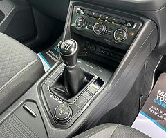 2017 Volkswagen Tiguan - Image 7/10