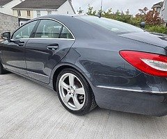MERCEDES BENZ - Image 3/10