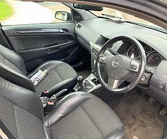 07 Opel Astra 1.9cdti diesel
 6 speed manual 
New nct till February next yer2/2023✅
New tax 4/2023✅ - Image 10/10