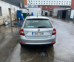 Skoda rapid 2015 - Image 4/10