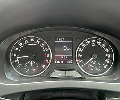 Skoda rapid 2015 - Image 6/10