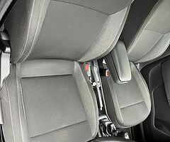 Skoda rapid 2015 - Image 7/10
