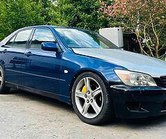 Lexus is200