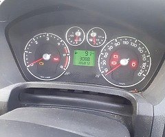 Ford fiesta - Image 4/5