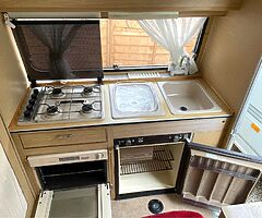 Carlight 2 Berth MINT Lightweight Caravan For Sale - Image 8/10
