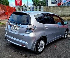 Honda Fit 1.3 Hybrid - Image 4/10