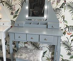 DRESSING TABLE WITH HOLLYWOOD LIGHTS - Brand New - DELIVERY 
