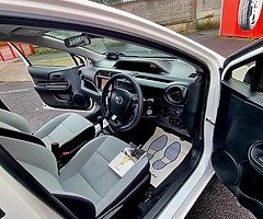 Toyota Aqua 1.5 Hybrid - Image 6/10