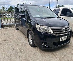 Nissan serena