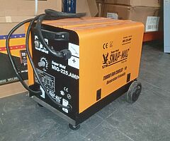 Brand New gas/gasless mig welder 225amp Mig welders 
Free Delivery
