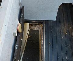 Rabbit hutch and run. - Image 7/8