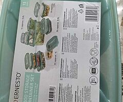Food storage containers set