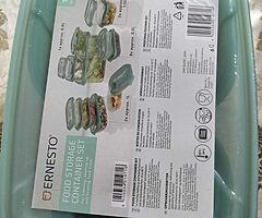 Food storage containers set
