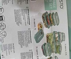 Food storage containers set