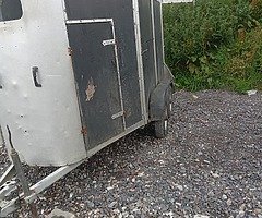 Horse box