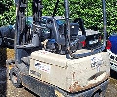 2003 1.5 ton electric forklift Crown - Image 5/5