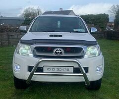 Toyota Hilux SR5 - Image 4/6