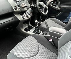 Toyota RAV4 (4WD - Manual) 2.2 Diesel - Image 4/10