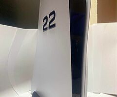 PlayStation 5 + 2 controllers