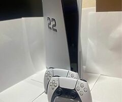 PlayStation 5 + 2 controllers