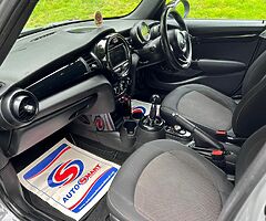2018 MINI Cooper - Image 7/10