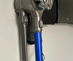 Dyson DC 44 animal hoover.. needs new battery