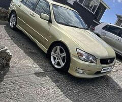 Lexus is200