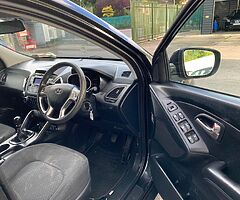 10 Hyundai IX35 2.0 CRDI Crossover - Image 5/8