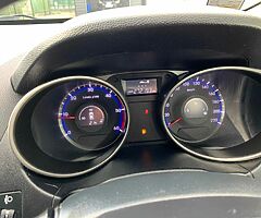 10 Hyundai IX35 2.0 CRDI Crossover - Image 6/8