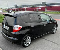 2011 Honda Fit Petrol Automatic LOW KMS - Image 5/10