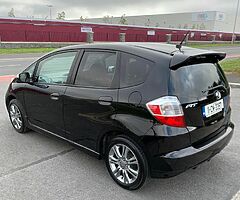 2011 Honda Fit Petrol Automatic LOW KMS - Image 6/10