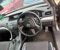 Breaking 2009 Honda accord - Image 6/7