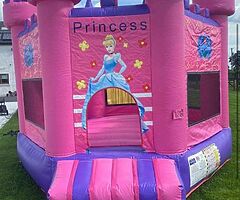 Bouncy castles - Image 3/6