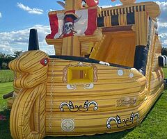 Bouncy castles - Image 4/6
