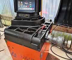 Corghi Tyre Changer & Electronic Wheel Balancer - Image 5/7