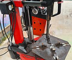 Corghi Tyre Changer & Electronic Wheel Balancer - Image 7/7