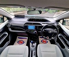 Toyota Aqua 1.5 Hybrid - Image 6/10