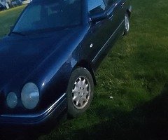 99 Mercedes Benz E220