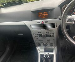 Opel Astra GTC 1.4 - Image 8/10
