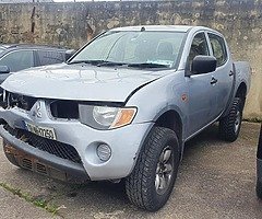 08 mitsubishi l200 breaking parts