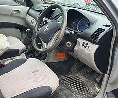 08 mitsubishi l200 breaking parts