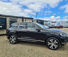 2016 Volkswagen Touareg - Image 3/10