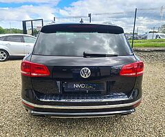 2016 Volkswagen Touareg - Image 6/10