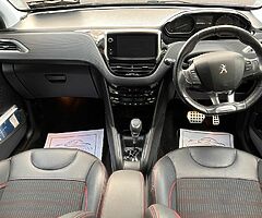 2016 Peugeot 208 1.2 automatic - Image 6/10