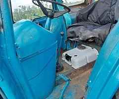 Ford 4600 with brown tax book - Image 3/8