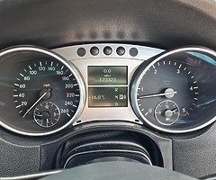 07 Mercedes crewcab low millage - Image 8/10