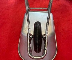 Wheel barrow