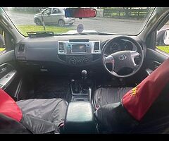 2016 toyota hilux doe and tax 1/23 - Image 9/10
